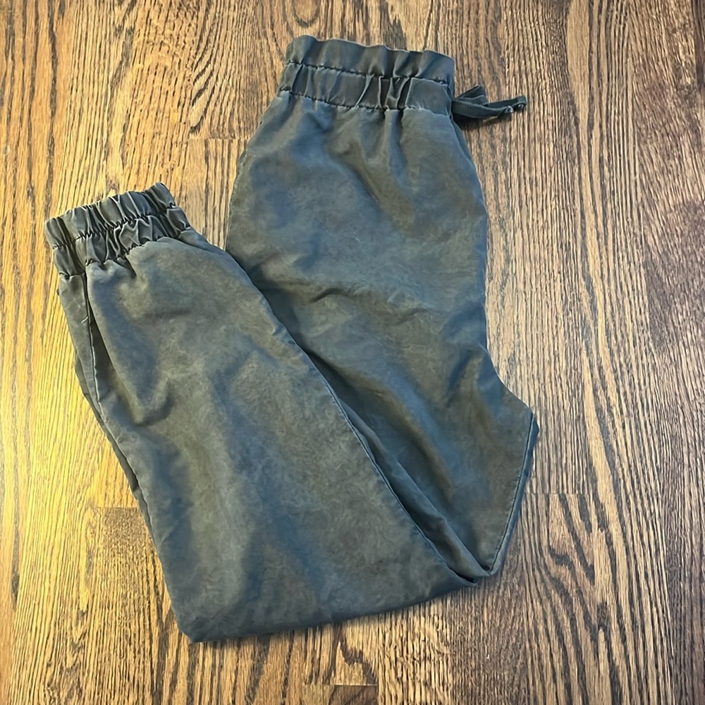 👖LIKE NEW TRASH BAG RUFFLE JOGGERS!👖